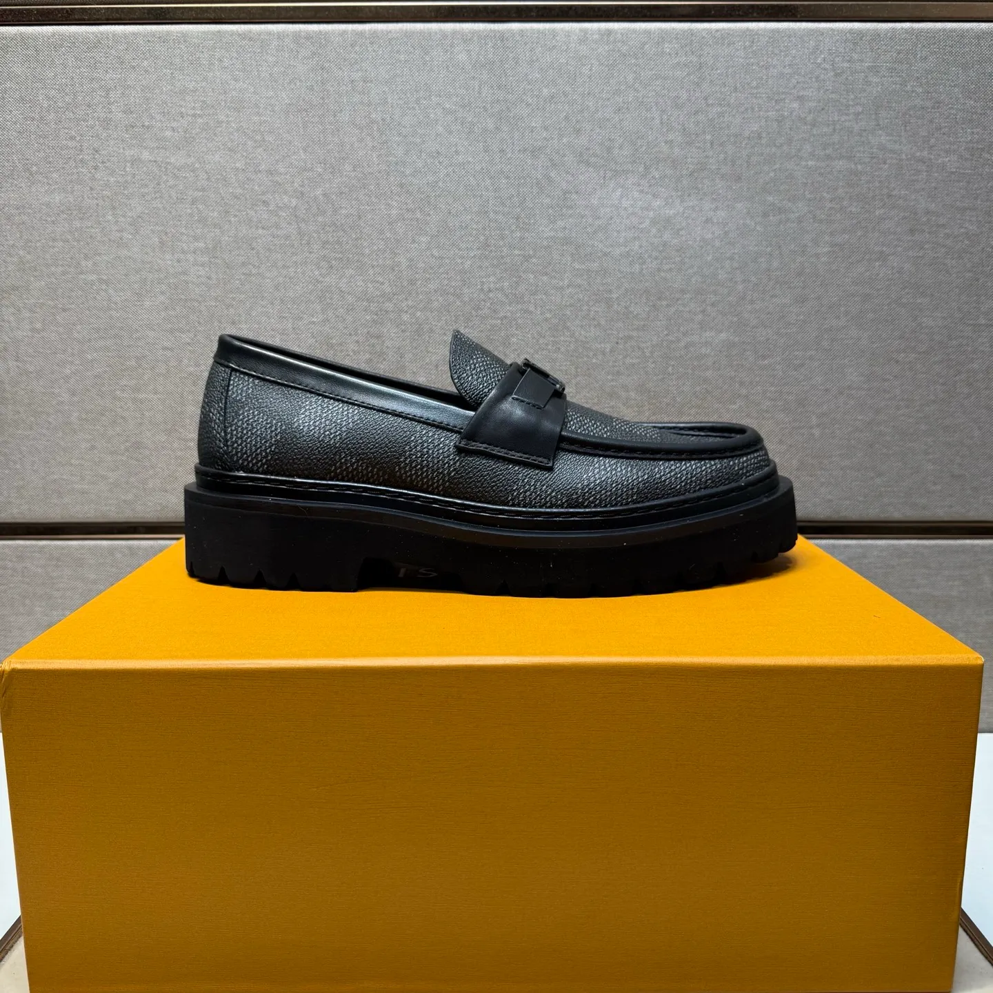 Men's men's shoes 💰pp620【Lv～】Men's casual leather shoes 2025z cabinet sales simultaneously 🔶Size: 39-44 #️⃣ 🔷3 colors🔜The upper is made of cowhide stitching ➕Cowhide lining, comfortable and breathable, sole: original comfortable and wear-resistant outsole, ⚠️real thing📱photographed🎬real thing is better📢📢📢